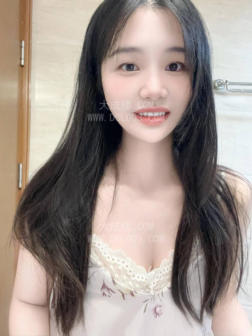 厦门白嫩大胸性感翘臀老师