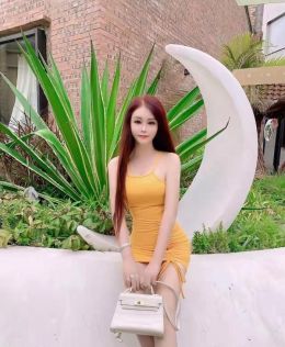 白云腰细臀翘颜值嫩妹