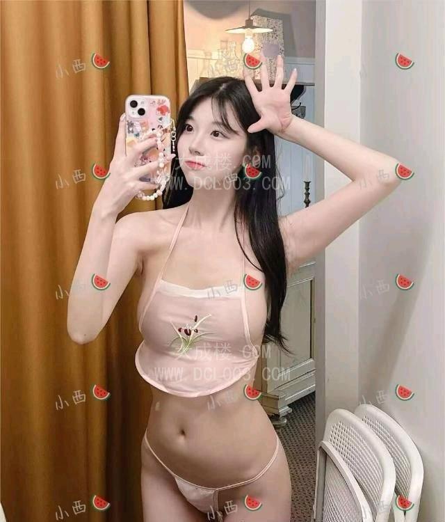 海珠白皙活力美少女