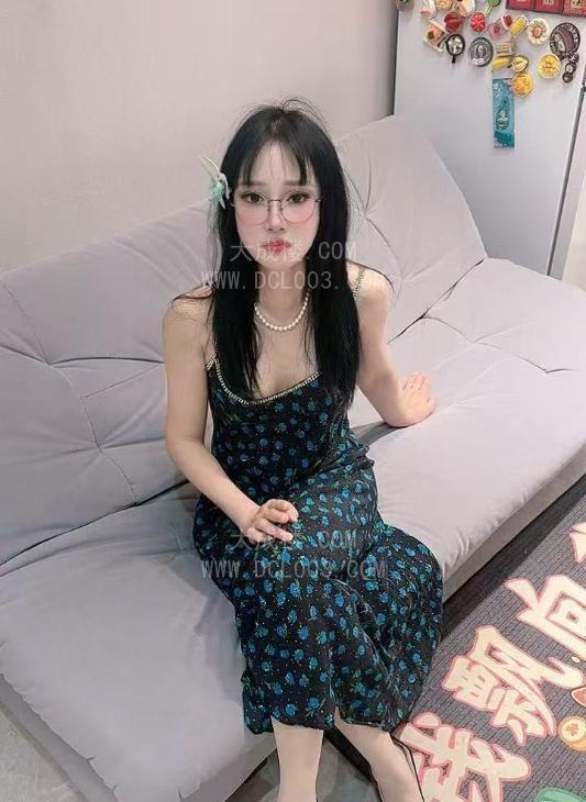 南京夫子庙眼镜骚妹