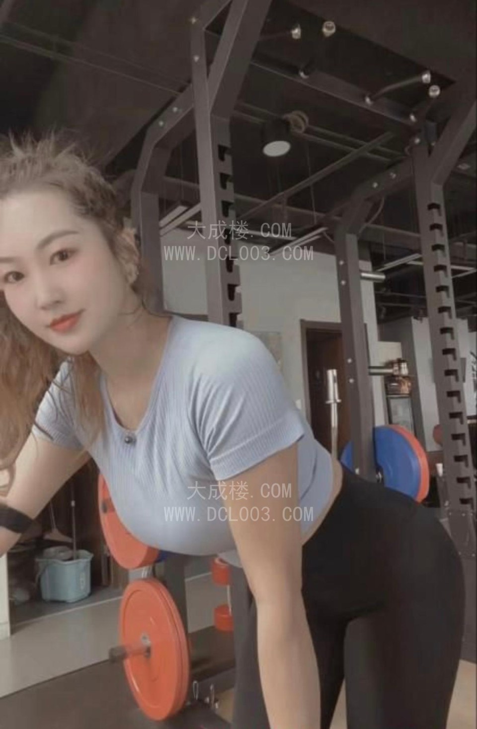 南京前凸后翘健身骚妇