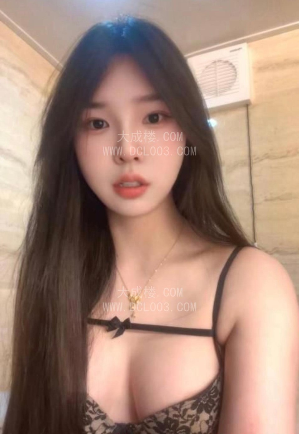 成都东郊后入大长腿一线天
