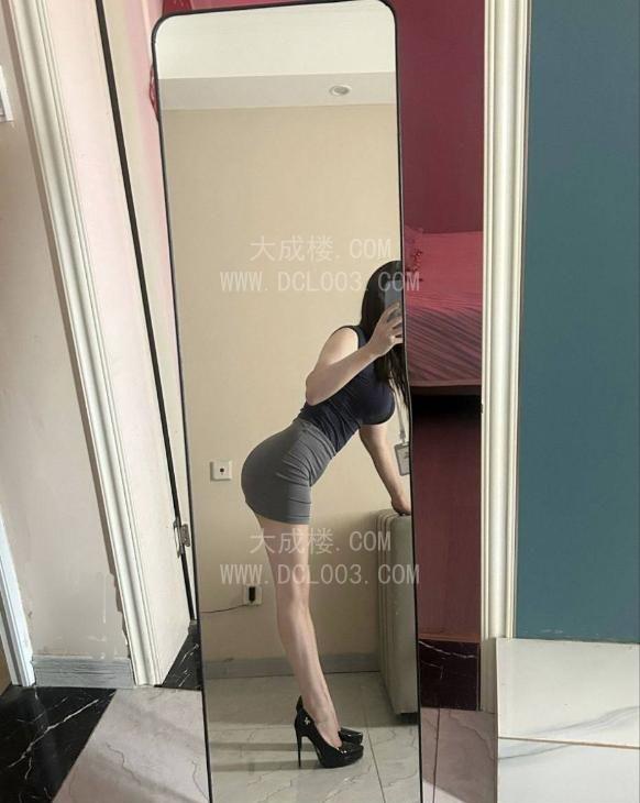 成都二仙桥翘臀蜜柚
