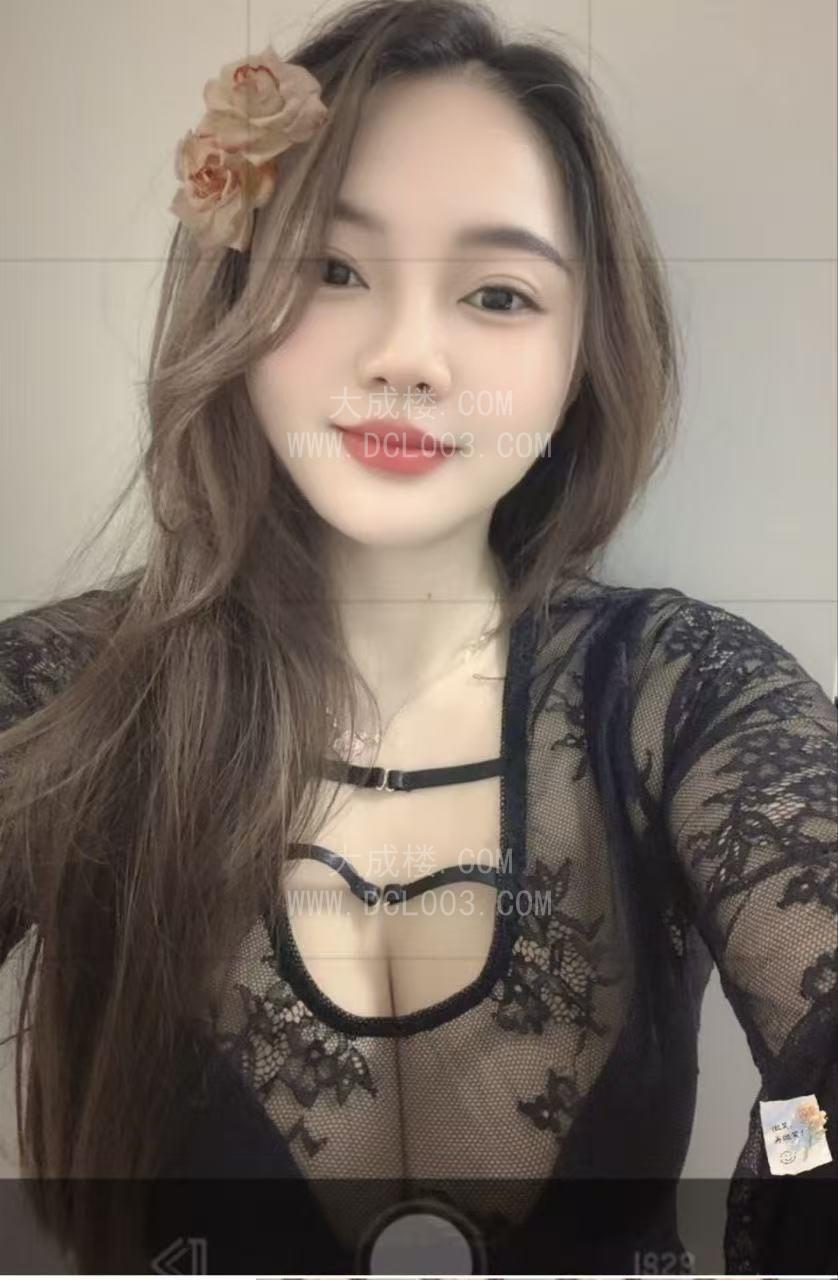 南京刚下海不久的大奶嫩妹待调教