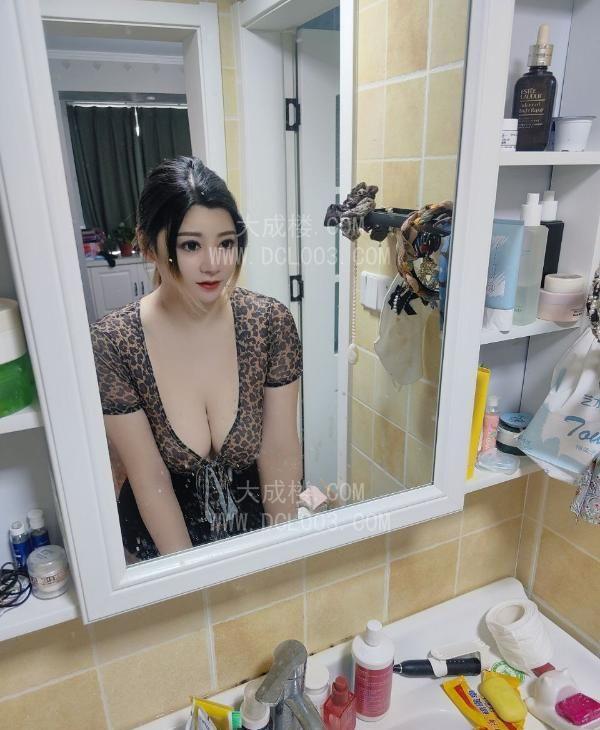 南京大奶小妮子