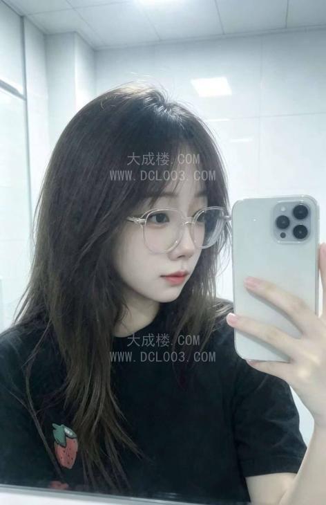 闵行00后气质小妹