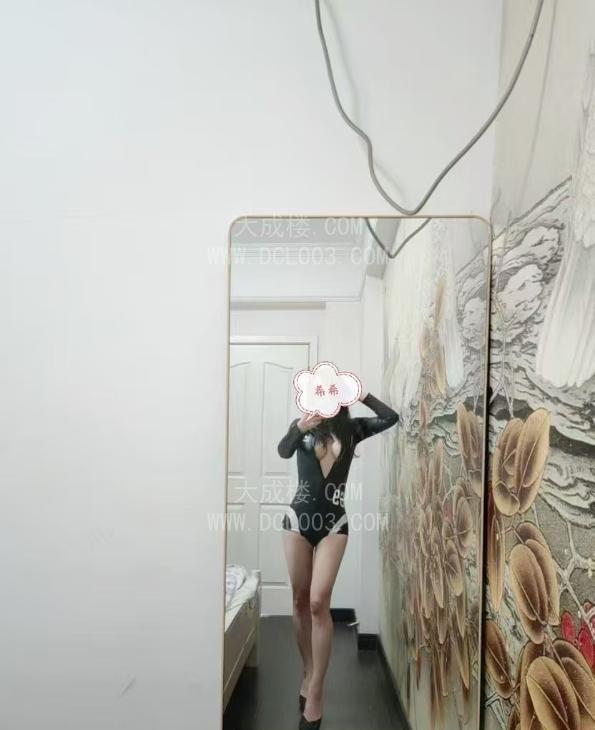 渝北蜜桃臀骚妹希希