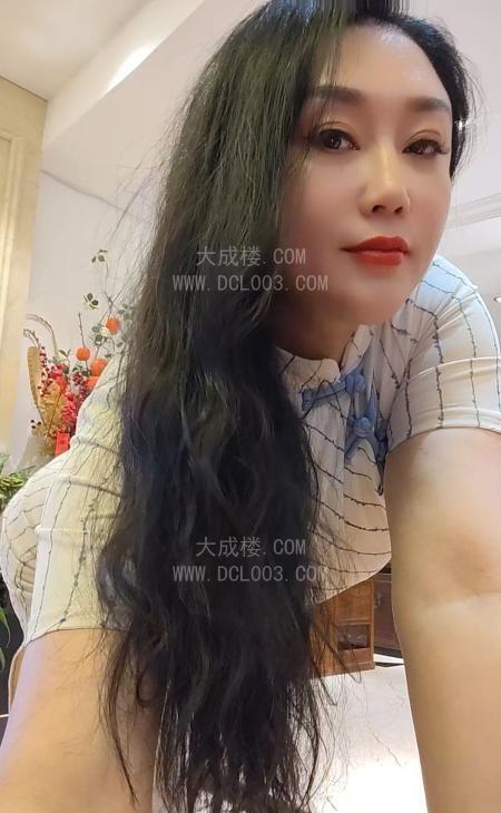 沈阳潮喷毒龙丰满骚货