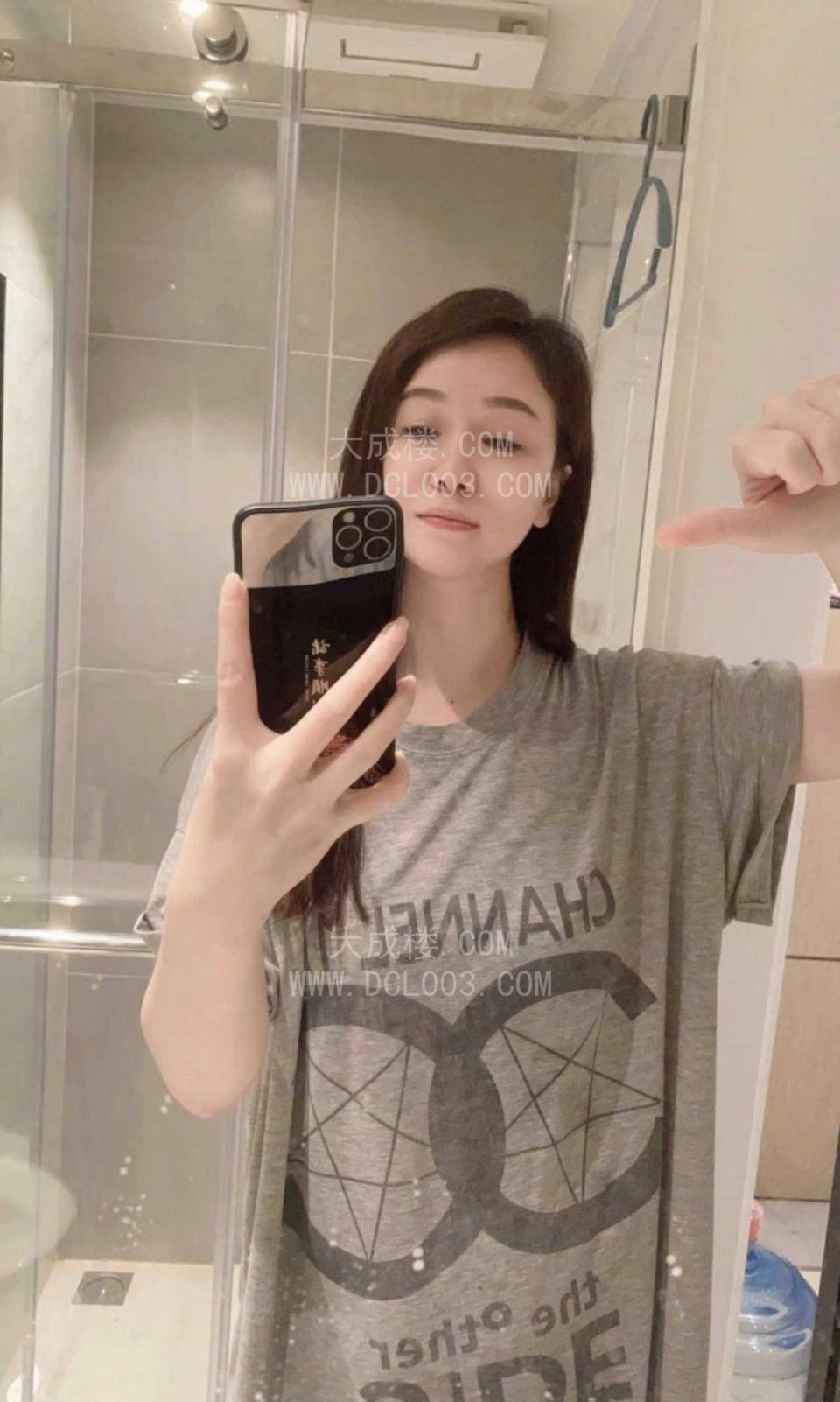 光明公明白皮嫩妹
