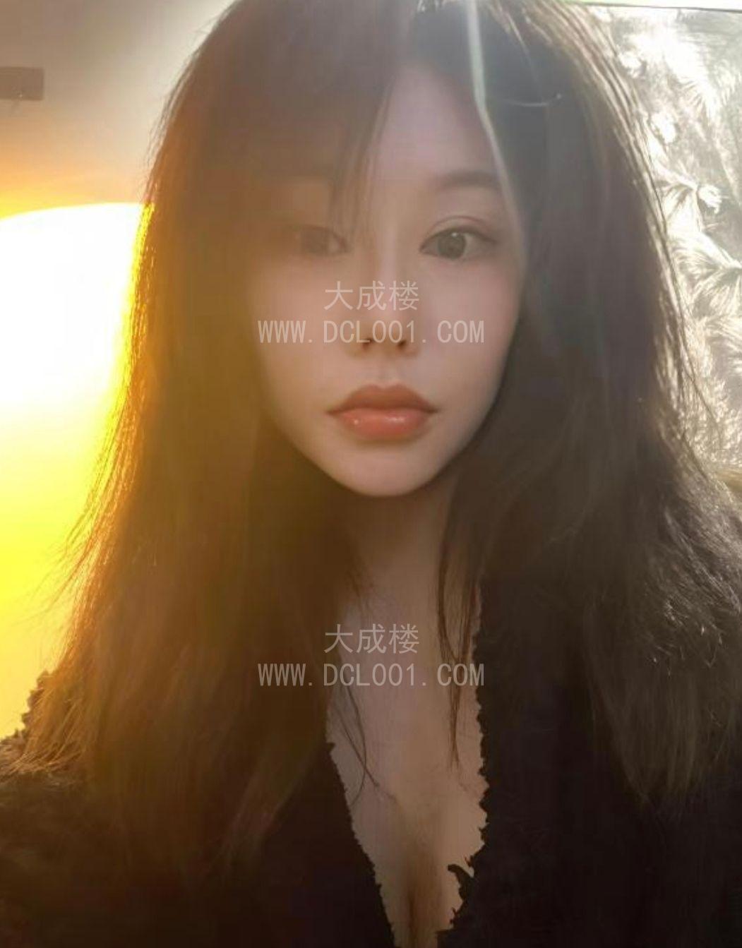 大胸球球