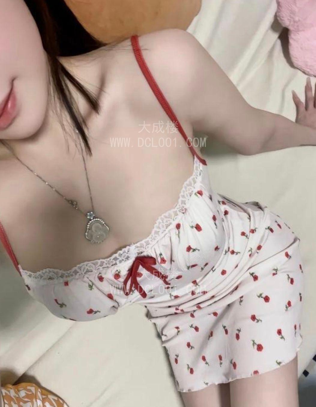 白嫩大奶小妹